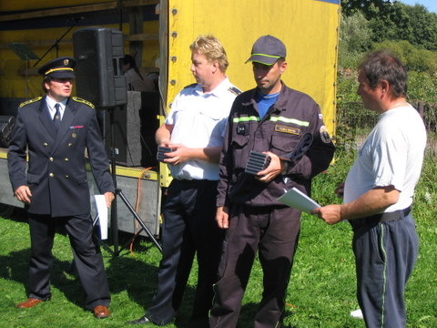 Hasiči 17.9. koupaliště 097.jpg
